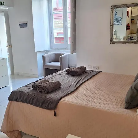 Spqr شقة فاليتا